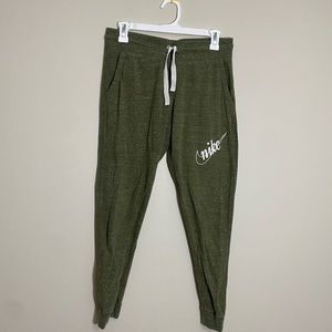 Green Nike Sweatpants | Women’s Small | Great condition